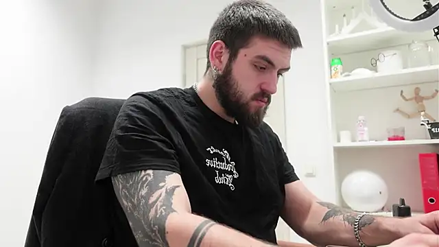 Mike Platano online show from 11/28/25, 10:45