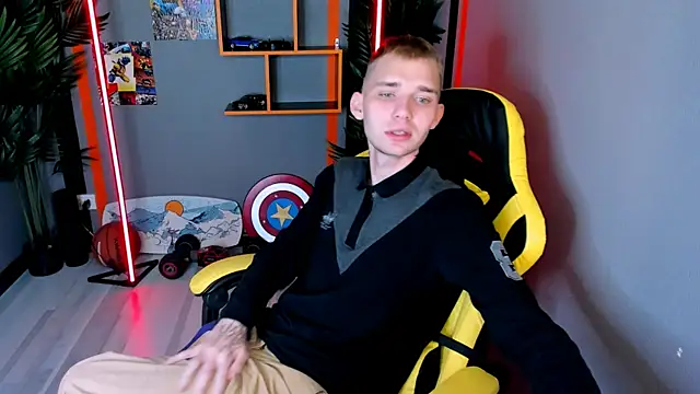 Snapshot of TimBlaks chatting on 10/17/25, 09:28 TimBlaks online show from 10/17/25, 09:28