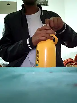 Snapshot of onlymasti00 chatting on 11/05/25, 06:19 onlymasti00 online show from 11/05/25, 06:19