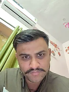 Snapshot of Frvgggghh chatting on 11/18/25, 10:41 Frvgggghh online show from 11/18/25, 10:41