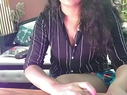 shaalu sharma online show from 11/14/25, 05:17