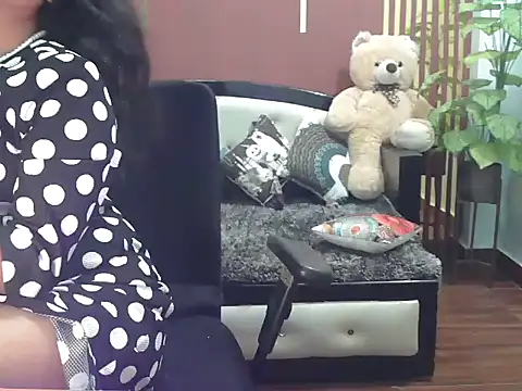 shaalu sharma online show from 11/26/25, 01:01