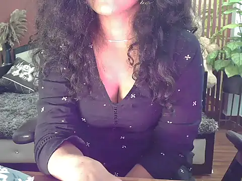 shaalu sharma online show from 12/18/25, 06:58