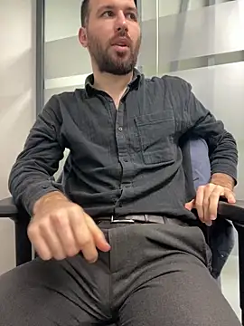 Snapshot of speddy34 chatting on 12/19/25, 07:15 speddy34 online show from 12/19/25, 07:15