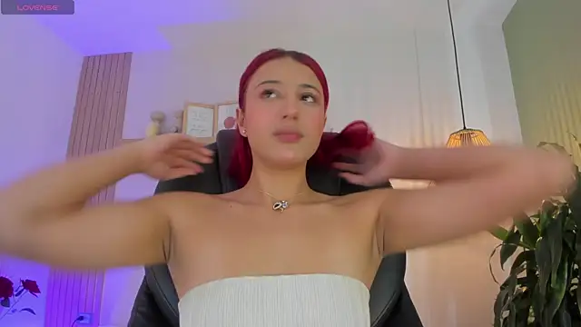 Cristalfoxy  online show from 01/13/26, 07:41