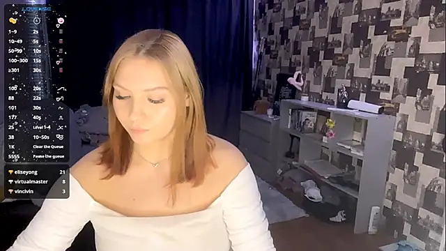 SwiiSweet online show from 12/18/25, 04:35