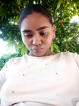 Lucy-Ferr online show from 12/05/25, 02:14