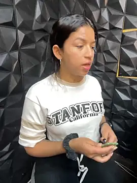 Snapshot of lil_charme chatting on 09/26/25, 05:06 lil charme online show from 09/26/25, 05:06