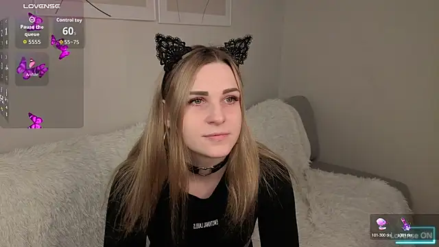 Snapshot of HelenMartines chatting on 03/20/26, 11:37 HelenMartines online show from 03/20/26, 11:37