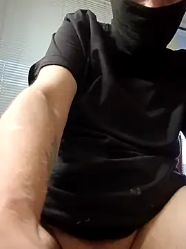 Snapshot of J3tbl4ck chatting on 11/04/25, 10:09 J3tbl4ck online show from 11/04/25, 10:09