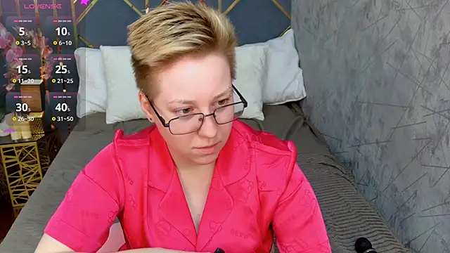 AlexandraGreen online show from 10/17/25, 08:55