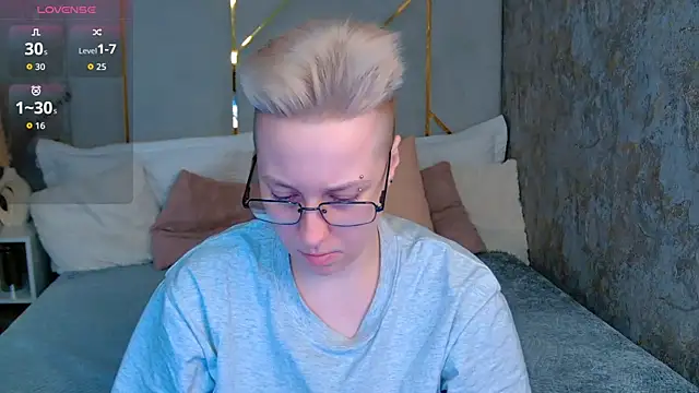 AlexandraGreen online show from 11/13/25, 09:25