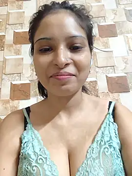 Snapshot of QUEEN-ADITI chatting on 11/23/25, 04:07 QUEEN-ADITI online show from 11/23/25, 04:07
