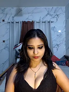 QUEEN-ADITI online show from 04/06/26, 05:25