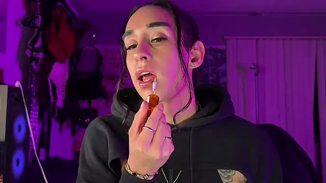 xoFrankie online show from 12/20/25, 01:45