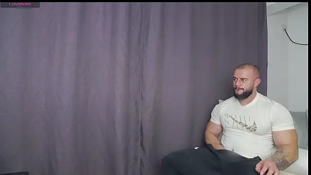 Snapshot of RickyMiami1 chatting on 11/22/25, 04:28 RickyMiami1 online show from 11/22/25, 04:28