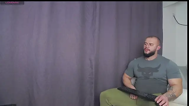 Snapshot of RickyMiami1 chatting on 12/01/25, 06:35 RickyMiami1 online show from 12/01/25, 06:35