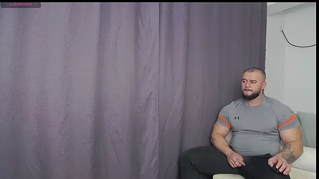 Snapshot of RickyMiami1 chatting on 12/20/25, 07:32 RickyMiami1 online show from 12/20/25, 07:32