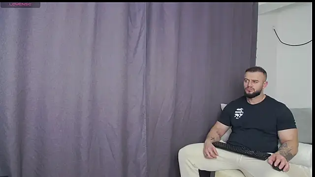 Snapshot of RickyMiami1 chatting on 02/16/26, 07:32 RickyMiami1 online show from 02/16/26, 07:32