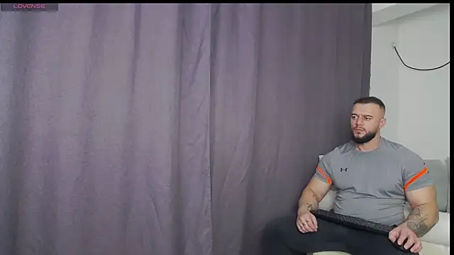 Snapshot of RickyMiami1 chatting on 02/19/26, 06:04 RickyMiami1 online show from 02/19/26, 06:04