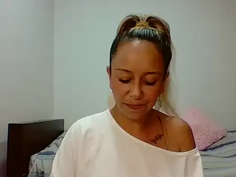 leah susman online show from 10/17/25, 02:37