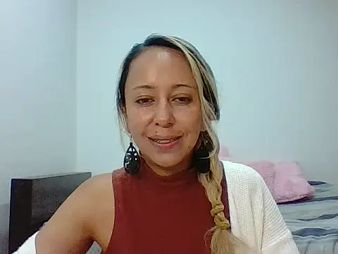leah susman online show from 10/21/25, 01:50