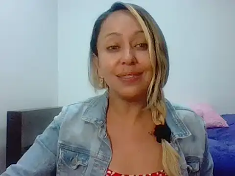 leah susman online show from 12/04/25, 02:21