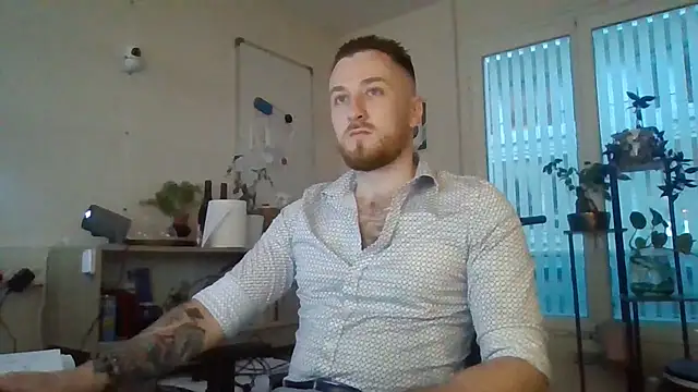 Snapshot of Keviios chatting on 10/25/25, 06:32 Keviios online show from 10/25/25, 06:32