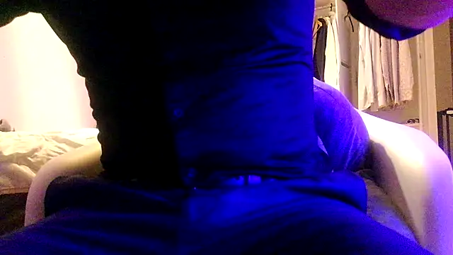 Snapshot of Keviios chatting on 12/20/25, 10:28 Keviios online show from 12/20/25, 10:28