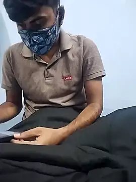 Snapshot of YourTarzan chatting on 10/31/25, 07:20 YourTarzan online show from 10/31/25, 07:20