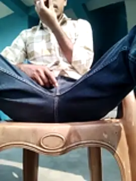 Snapshot of YourTarzan chatting on 11/09/25, 06:44 YourTarzan online show from 11/09/25, 06:44