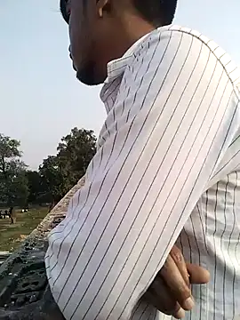 Snapshot of YourTarzan chatting on 12/05/25, 10:02 YourTarzan online show from 12/05/25, 10:02