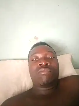 Snapshot of Mrhugeblack chatting on 11/06/25, 07:42 Mrhugeblack online show from 11/06/25, 07:42