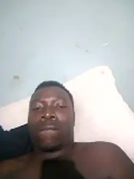 Snapshot of Mrhugeblack chatting on 11/10/25, 10:42 Mrhugeblack online show from 11/10/25, 10:42