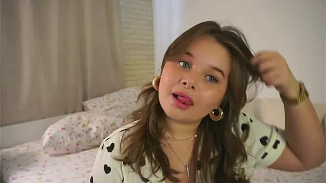 Anna Nicol online show from 09/22/25, 01:35