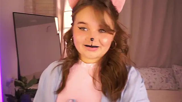 Anna Nicol online show from 10/28/25, 01:25