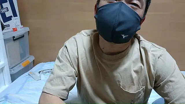Snapshot of erosuke9 chatting on 04/02/26, 12:36 erosuke9 online show from 04/02/26, 12:36