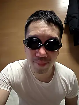 Snapshot of erosuke9 chatting on 04/19/26, 09:06 erosuke9 online show from 04/19/26, 09:06