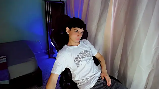 dilan hott  online show from 10/01/25, 03:07