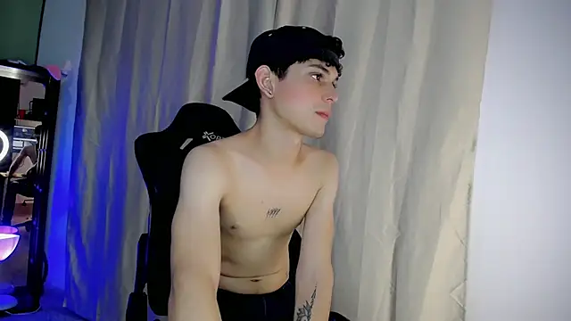 dilan hott  online show from 10/15/25, 08:20