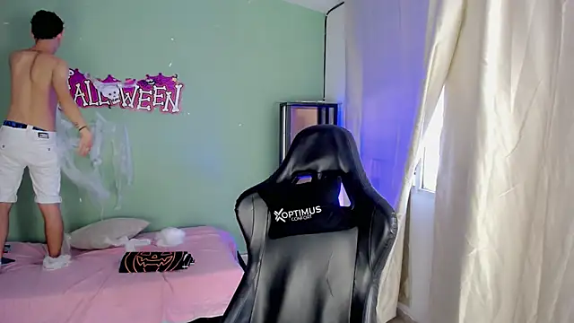 dilan hott  online show from 11/01/25, 08:22