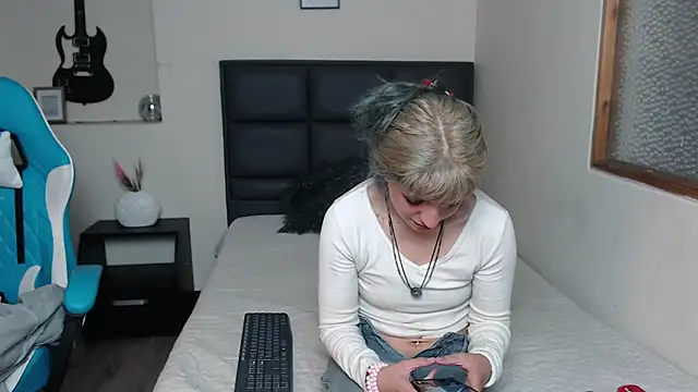 Amnesia  online show from 11/06/25, 01:12