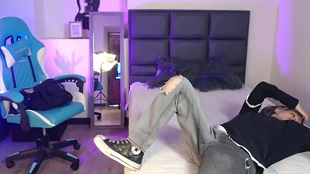 Amnesia  online show from 11/11/25, 01:00