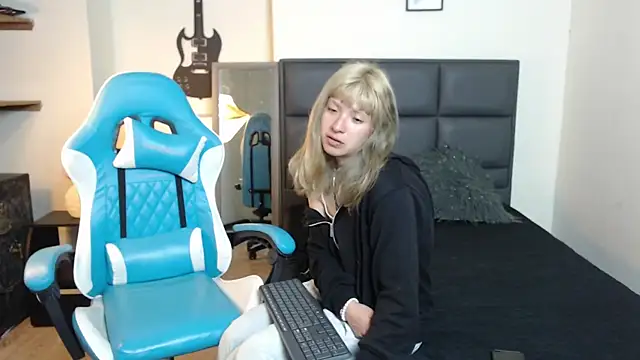 Amnesia  online show from 11/17/25, 12:55