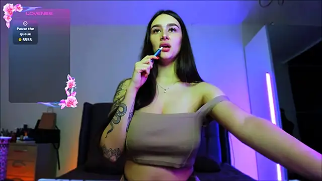 Snapshot of Veronica_Larsson chatting on 09/24/25, 05:16 Veronica Larsson online show from 09/24/25, 05:16