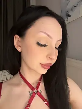 Lina Thornton  online show from 05/13/26, 06:49