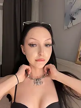 Lina Thornton  online show from 05/22/26, 08:25