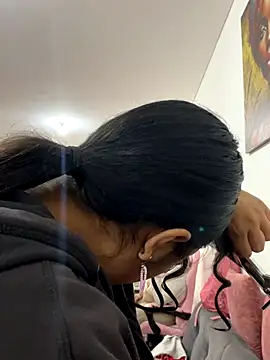 SharaRous online show from 12/05/25, 12:03