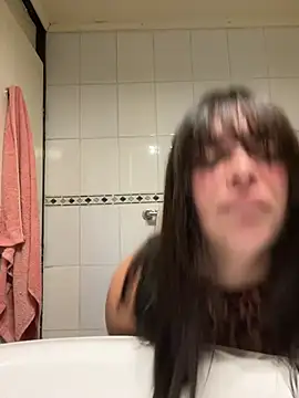 Snapshot of cami_lorena chatting on 03/22/26, 01:42 cami lorena online show from 03/22/26, 01:42