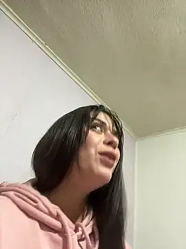 Snapshot of cami_lorena chatting on 03/25/26, 12:05 cami lorena online show from 03/25/26, 12:05